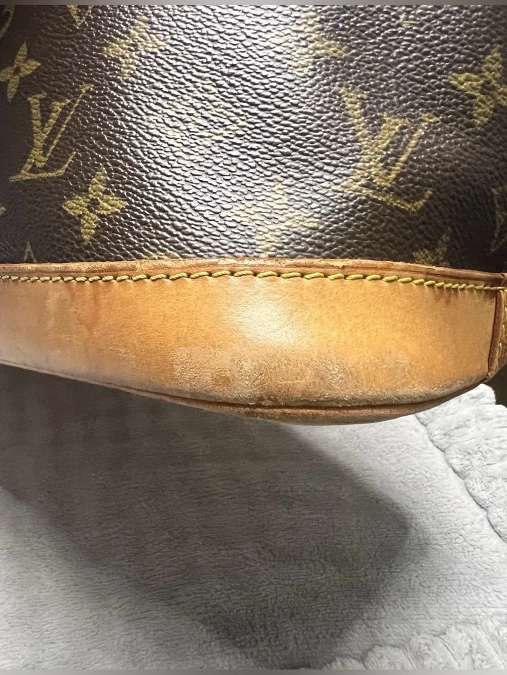 Authentic Louis Vuitton Monogram Alma PM Handbag With COA and lock